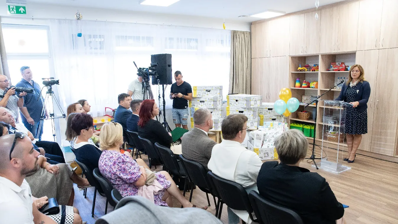 Vitályos Eszter: a kormány célja a magyar családok jövőjének biztosítása