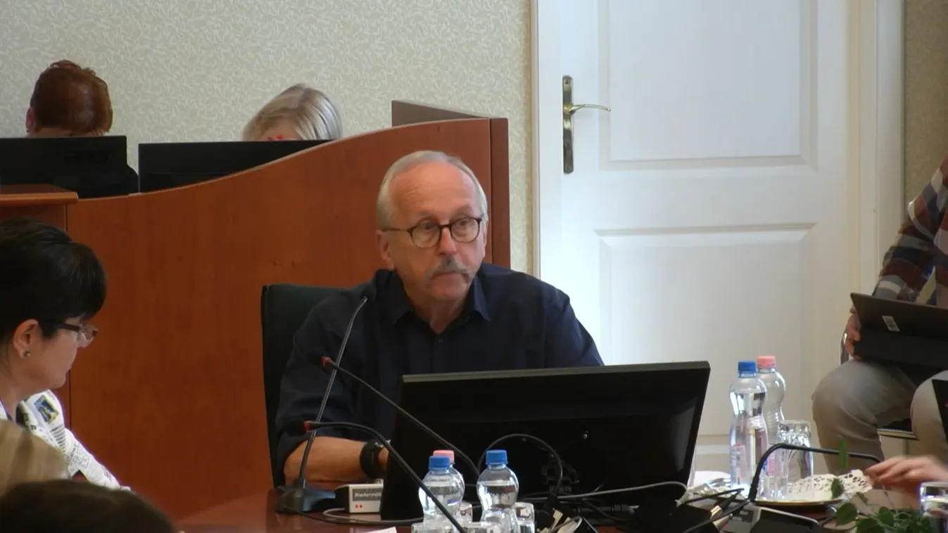 Nem fogadták el a baloldali VII. kerület közterületi takarítást is végző cégének éves beszámolóját