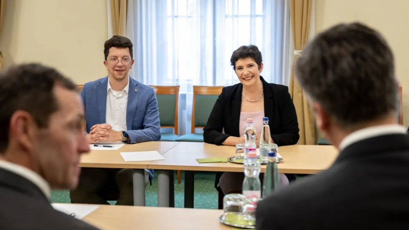 Kicsoda Biden háborúpárti embere, akit Magyarországra küldött?