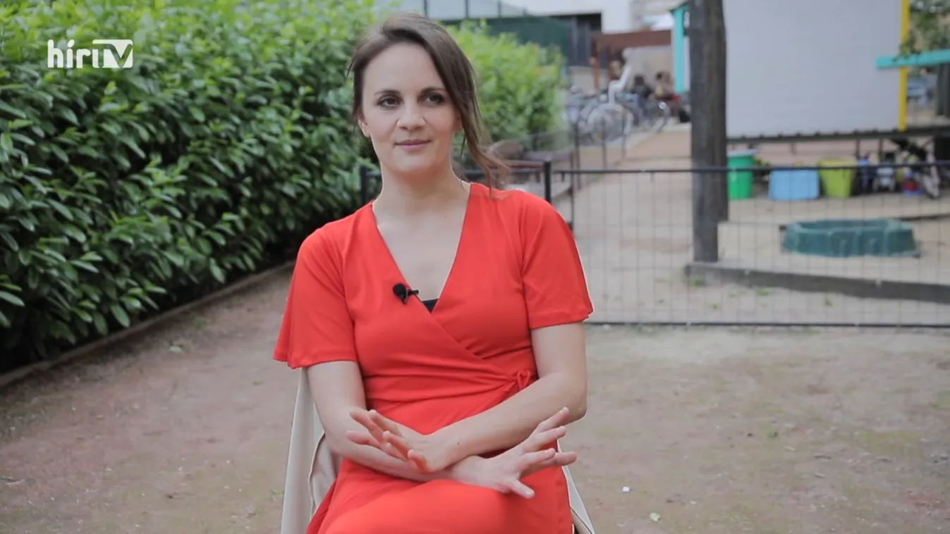 Svenk – Hartai Petra: Ez egy csodálatos szerelmi történet sci-fi elemekkel vegyítve