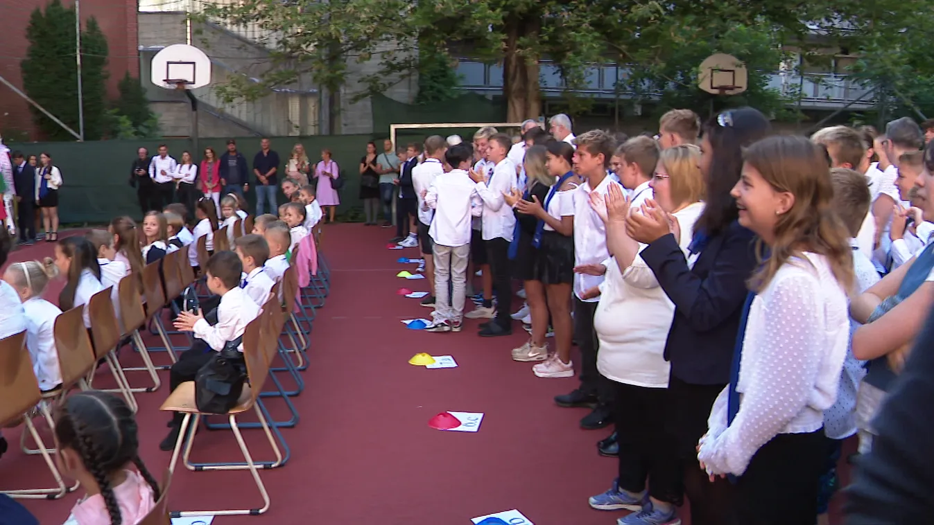 „Hiába az ellenzék hergelése, tanárból van elég”