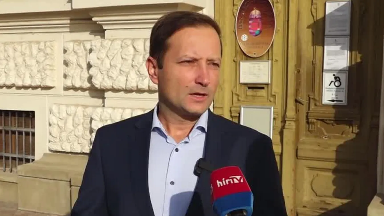 Pécsett nem becsülik meg a közszolgálatban dolgozókat