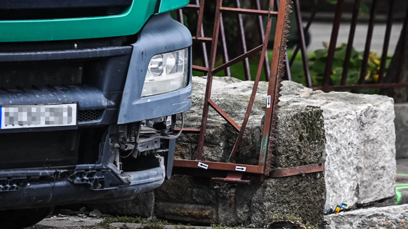 Sokkos állapotban a férfi, aki a romok alól kiszabadította a 9 éves kisfiú holttestét az erzsébeti iskolatragédia után