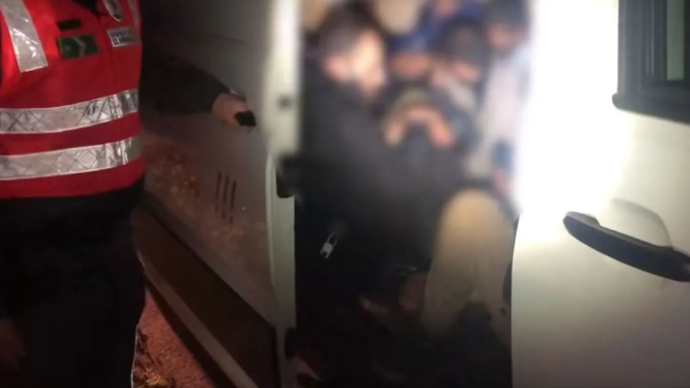 Szírekre bukkantak az M5-ösön egy furgonban + videó