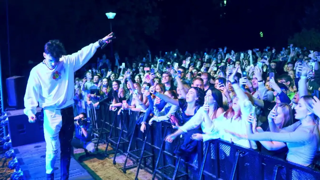 Azahriah – az új könnyűzenei csillag + videó