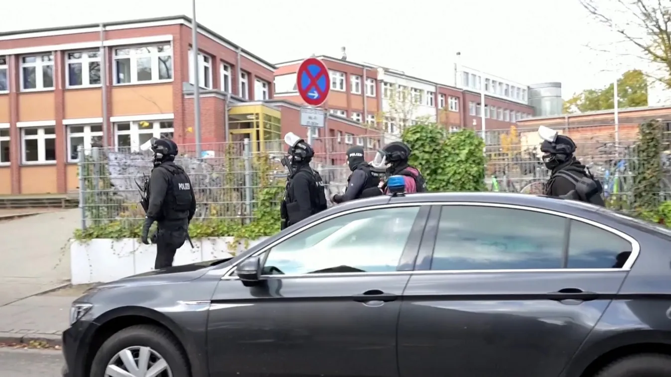 Fegyverrel fenyegetőzött két fiatal egy hamburgi iskolában, zajlik a rendőrségi akció + videó