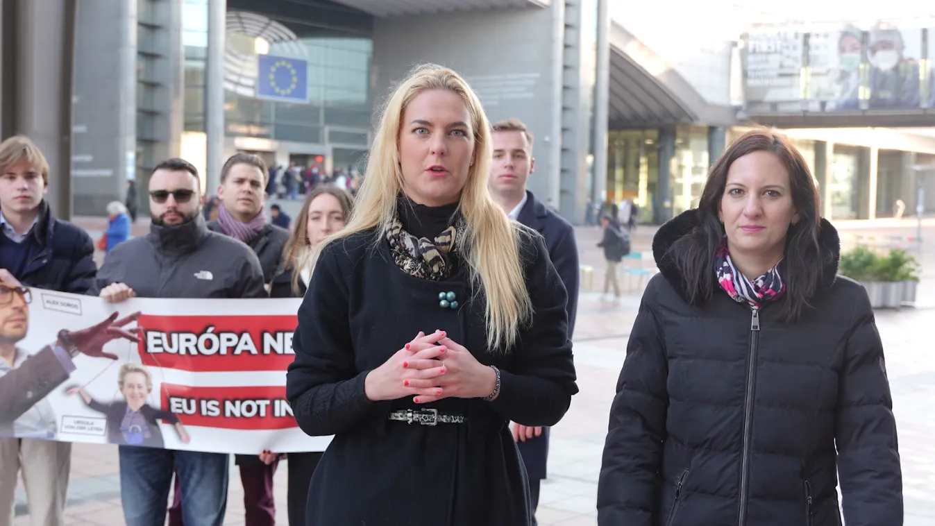 A Fidelitas tagjai Brüsszelben demonstráltak