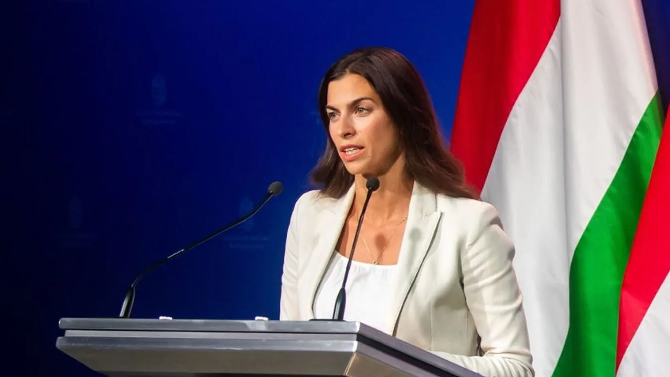 Szentkirályi Alexandra: Megkezdődik a nemzeti konzultációs ívek postázása + videó