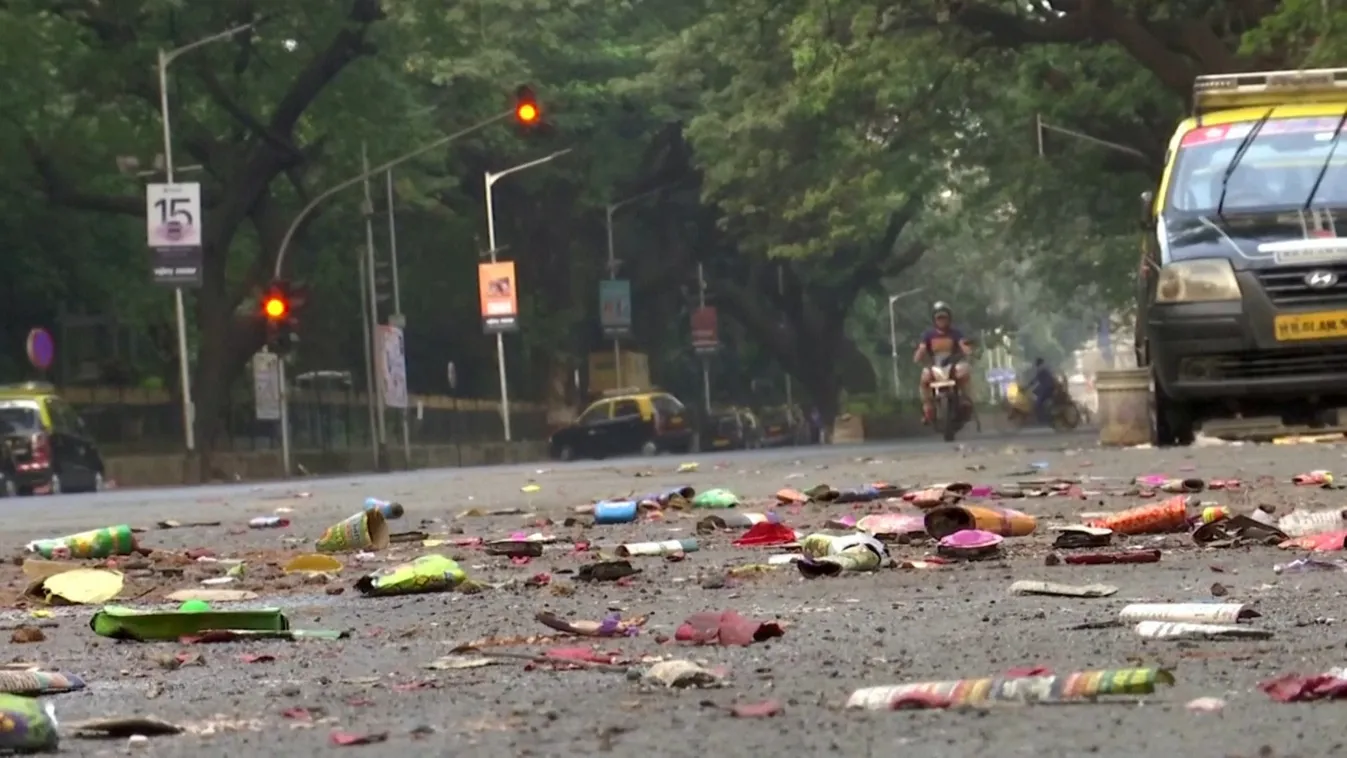 Alig pár méterre csökkent a látótávolság Új-Delhiben + videó