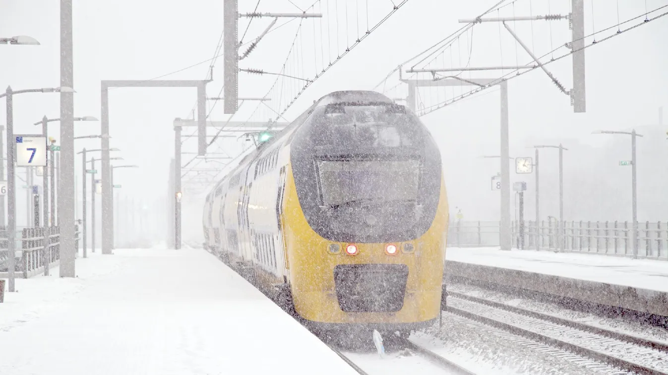 Több vonat menetrendejét is felborította a havazás