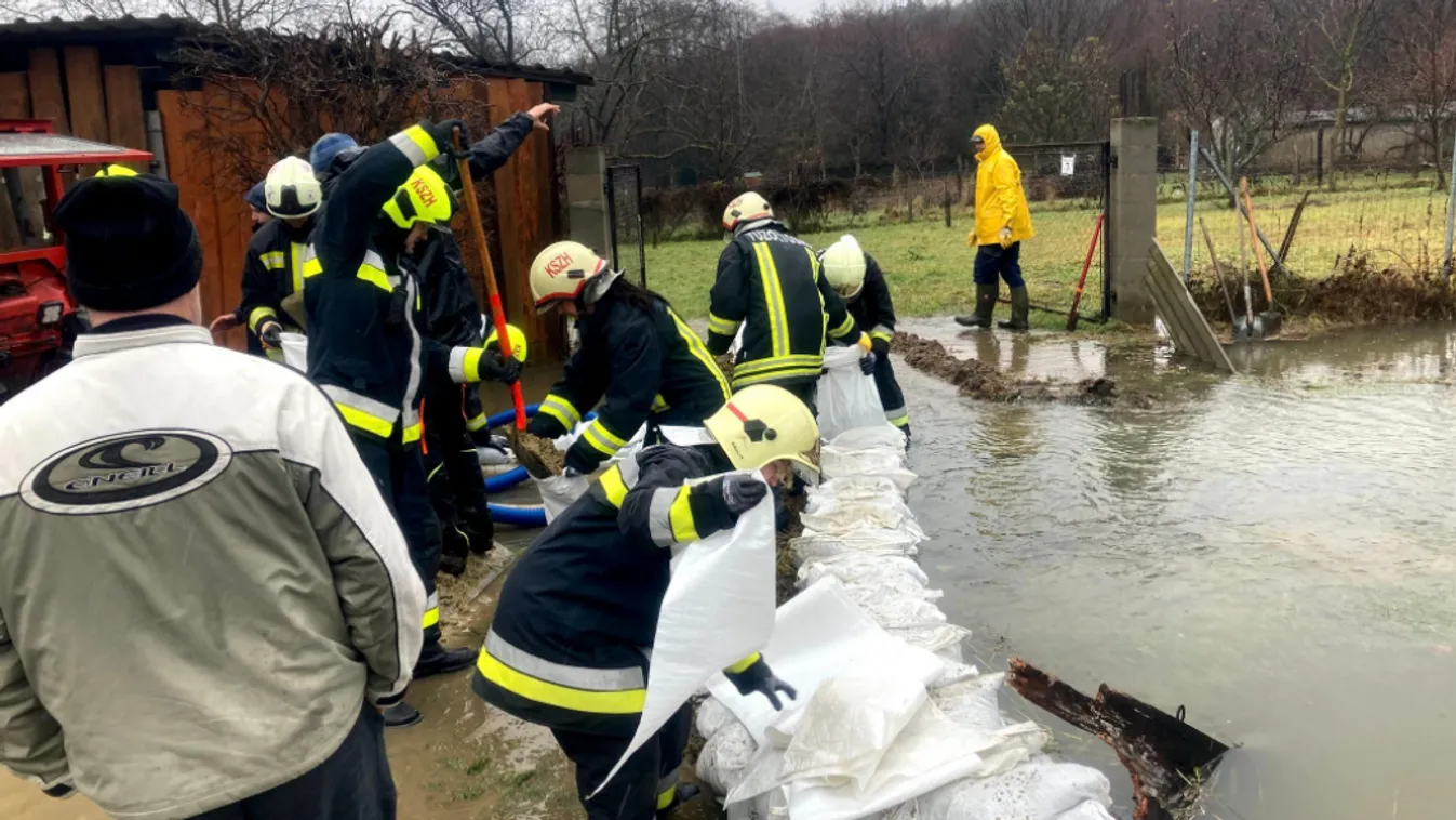Villámárvizek pusztítanak a nyugati határnál + videó