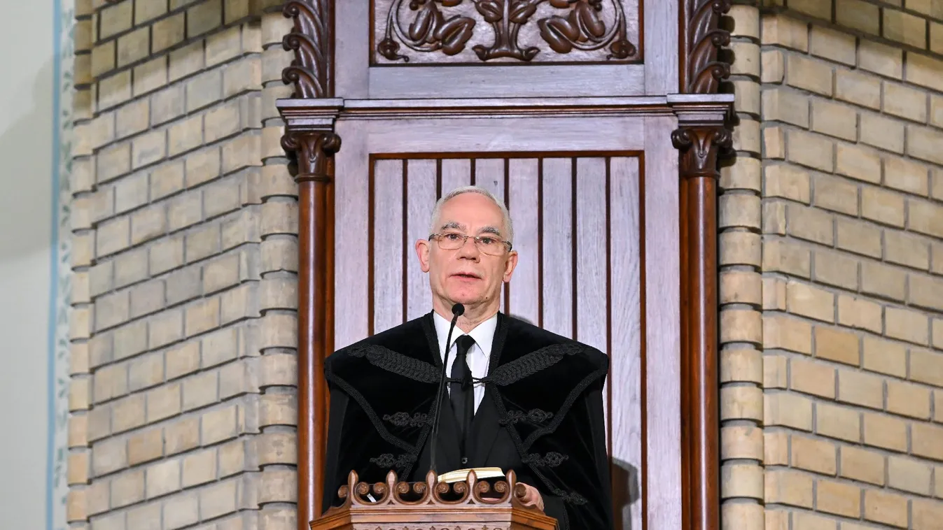 Balog Zoltán: karácsony üzenete, hogy Isten családjába tartozhatunk