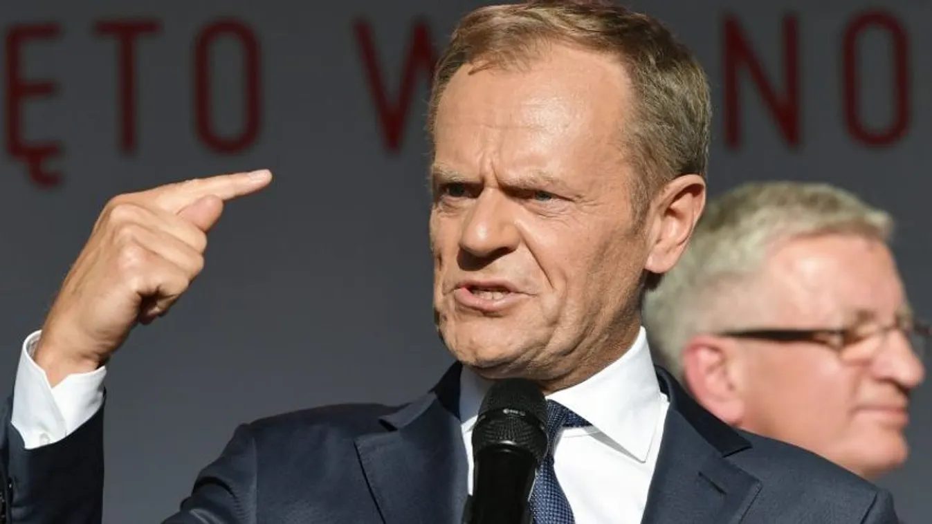 Hidvéghi Balázs: Tusk lábbal tiporja a lengyel alkotmányosságot