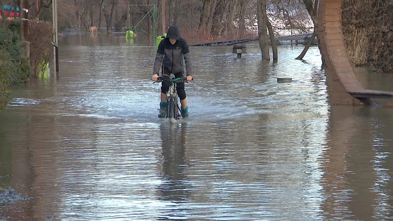 Várhatóan december 28-án Budapesten tetőzik a Duna + videó