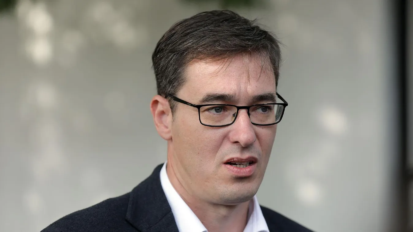 Válaszok helyett, csak bárgyú vigyor - így menekült Karácsony Gergely a kérdések elől + videó