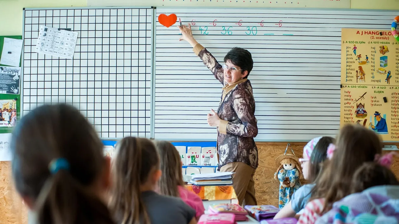 Január elsejétől emelkedik a pedagógusok bére