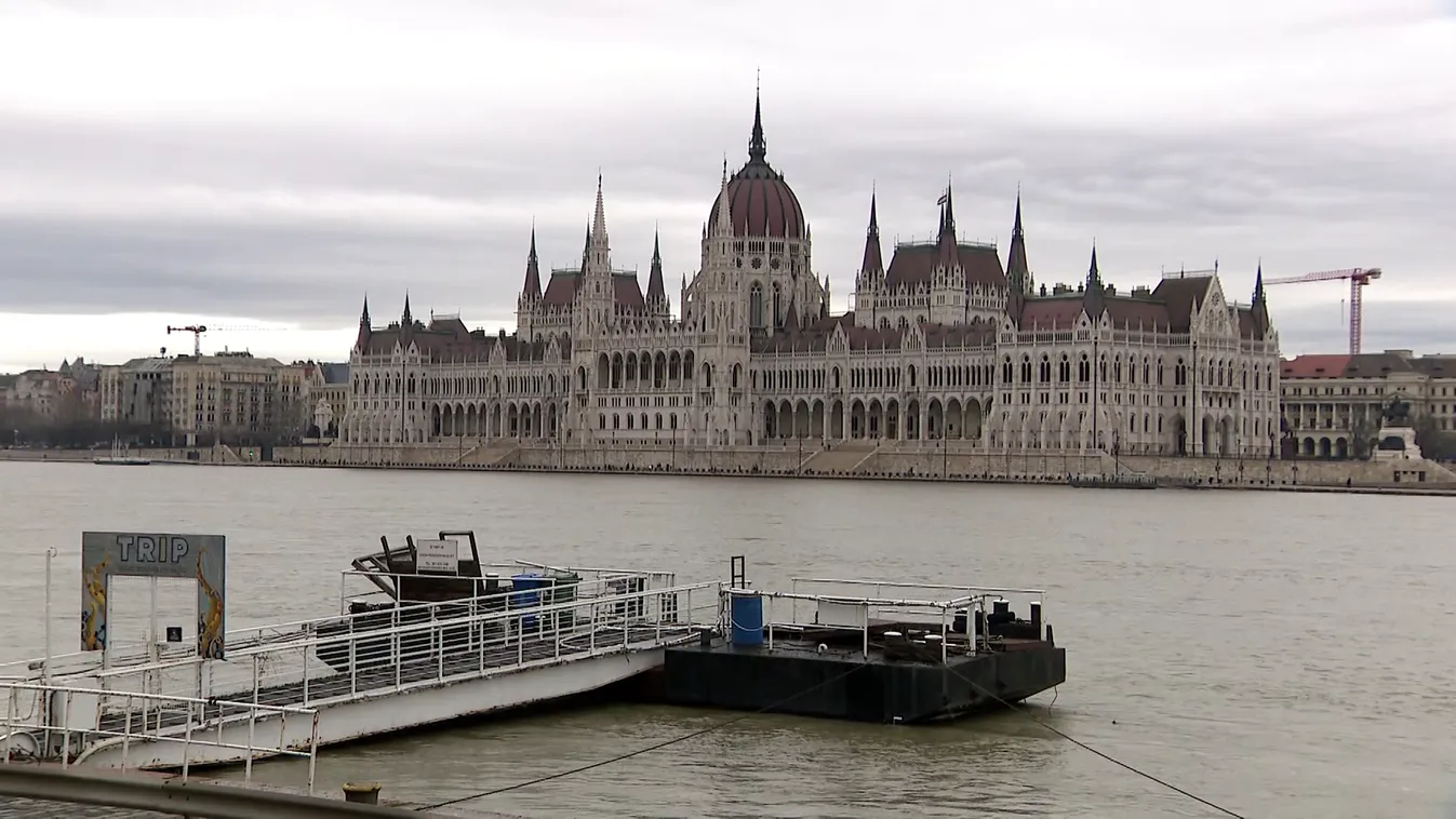 660 centiméterrel tetőzhet a Duna Budapestnél december 27-én