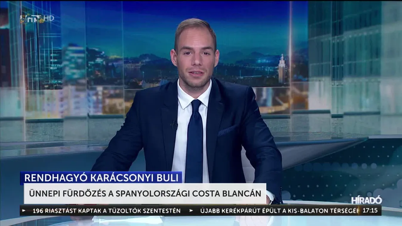 Ünnepi fürdőzés a spanyolországi Costa Blancán