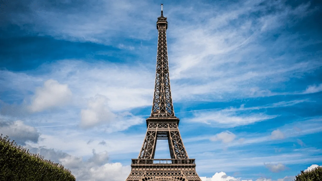 Turisztikai csúcsidőben sztrájkoltak az Eiffel-torony dolgozói