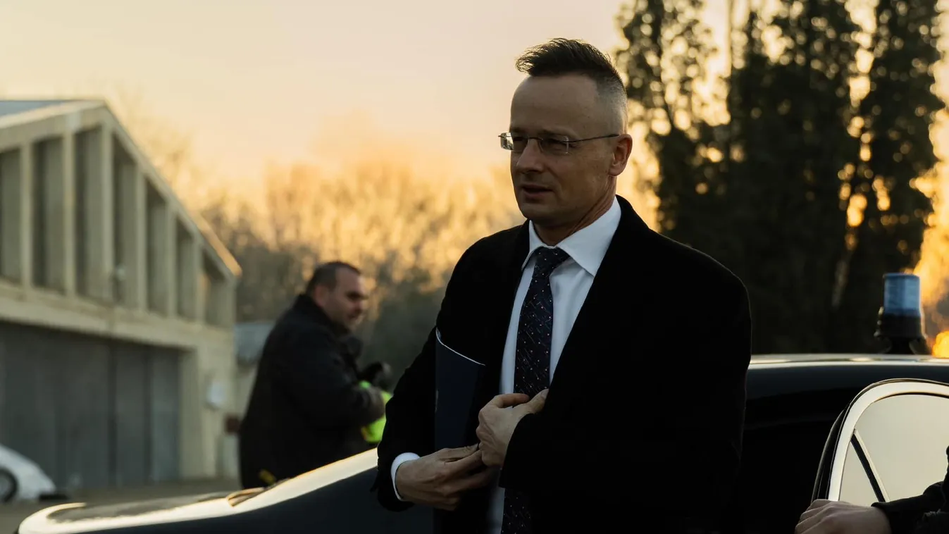 Így indult el Szijjártó Péter Kárpátaljára + fotók