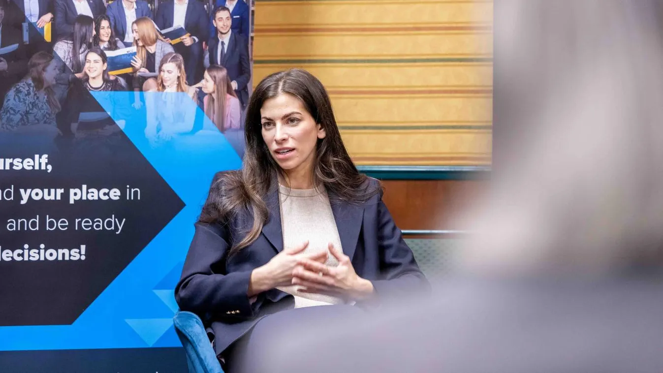 Orbán Viktor másfélmillió magyar véleményét viszi Brüsszelbe a hátizsákjában + videó