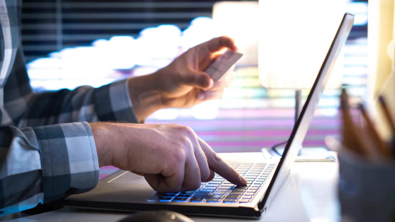 Ezért kell óvatosnak lenni: Facebook-link után loptak több százezer forintot az online csalók