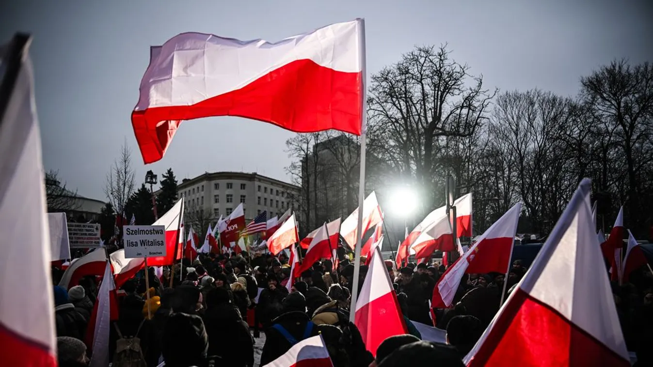 Tüntetnek a lengyelek + videó