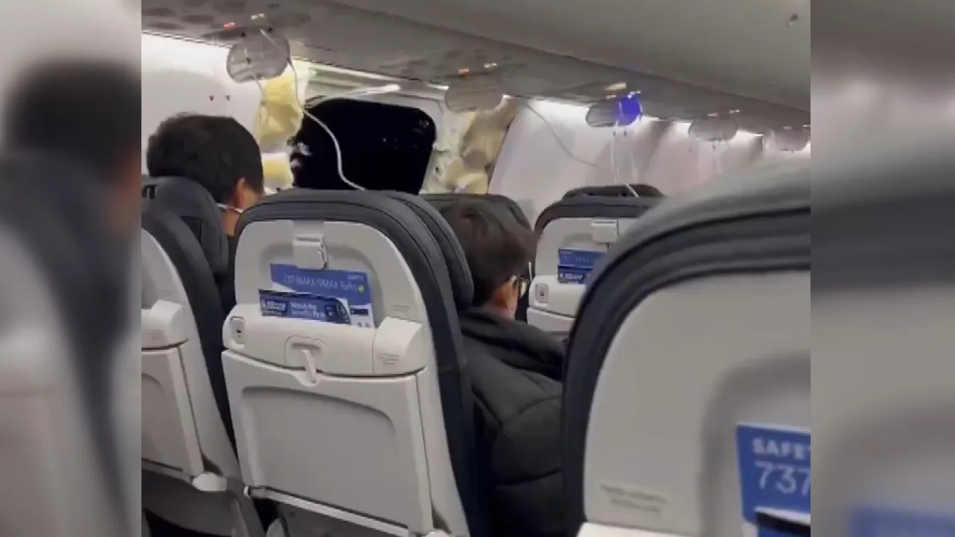 Leszakadt a fél oldala egy utasszállítónak + videó