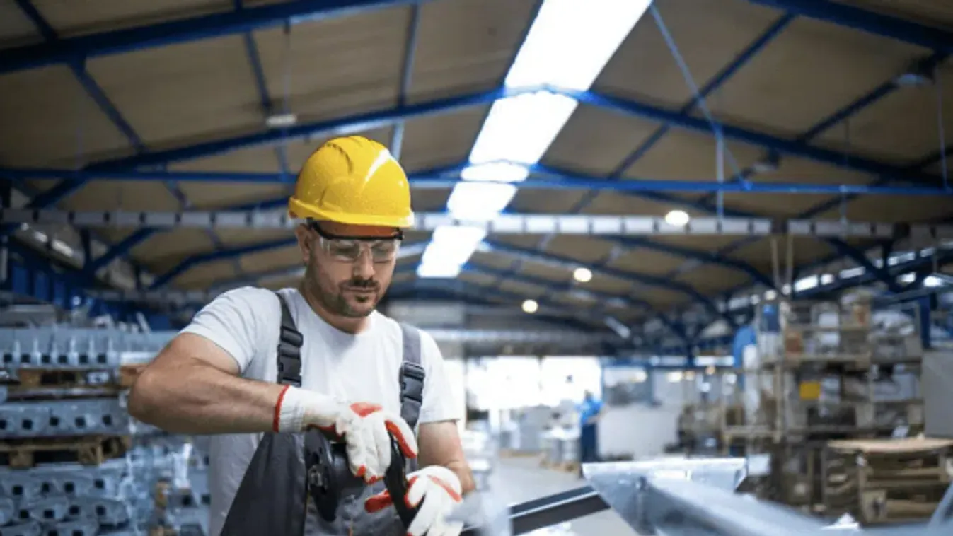 Soha nem dolgoztak még ennyien decemberben, mint tavaly + videó