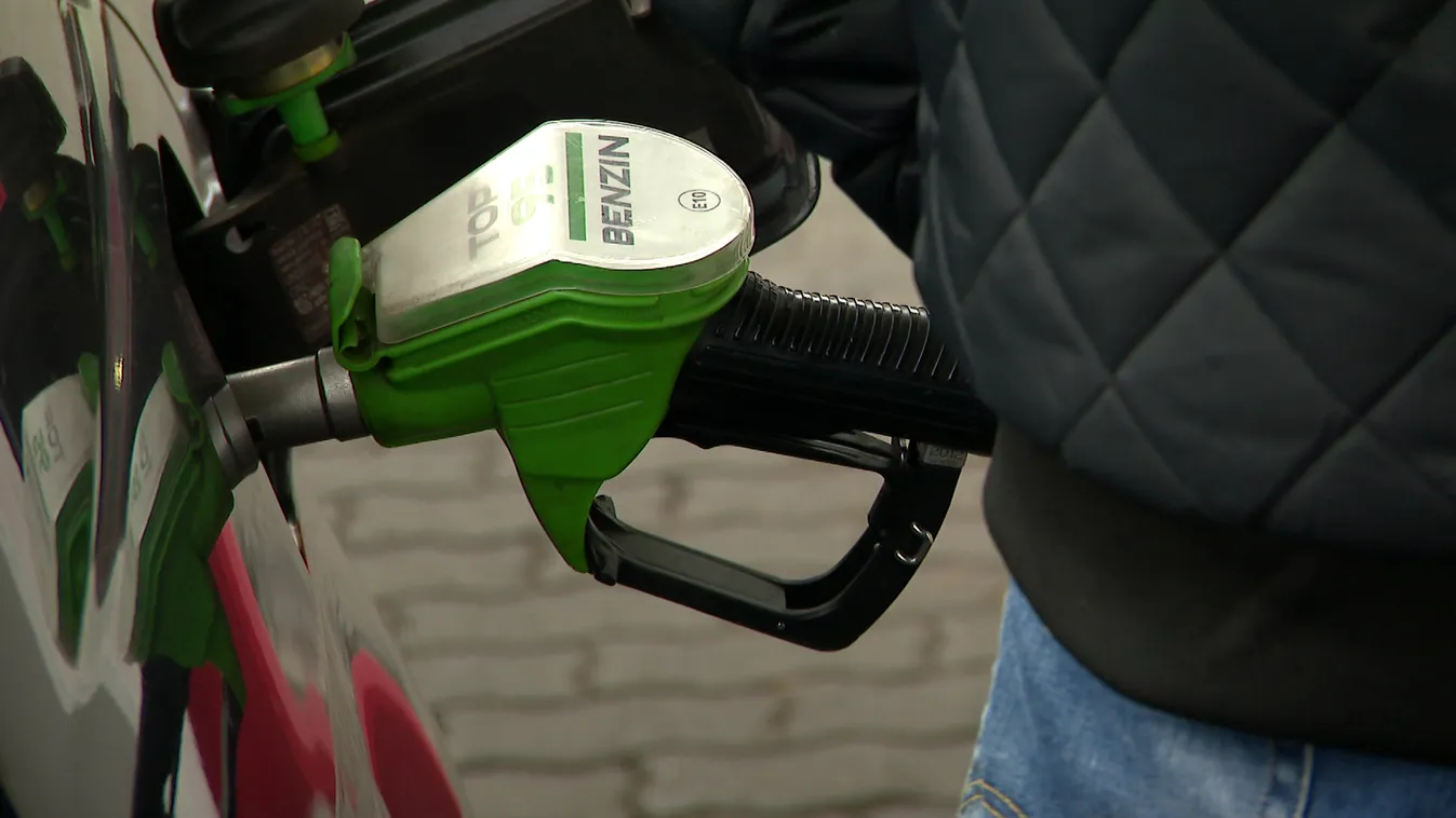 21 forinttal emelkednek az üzemanyagárak