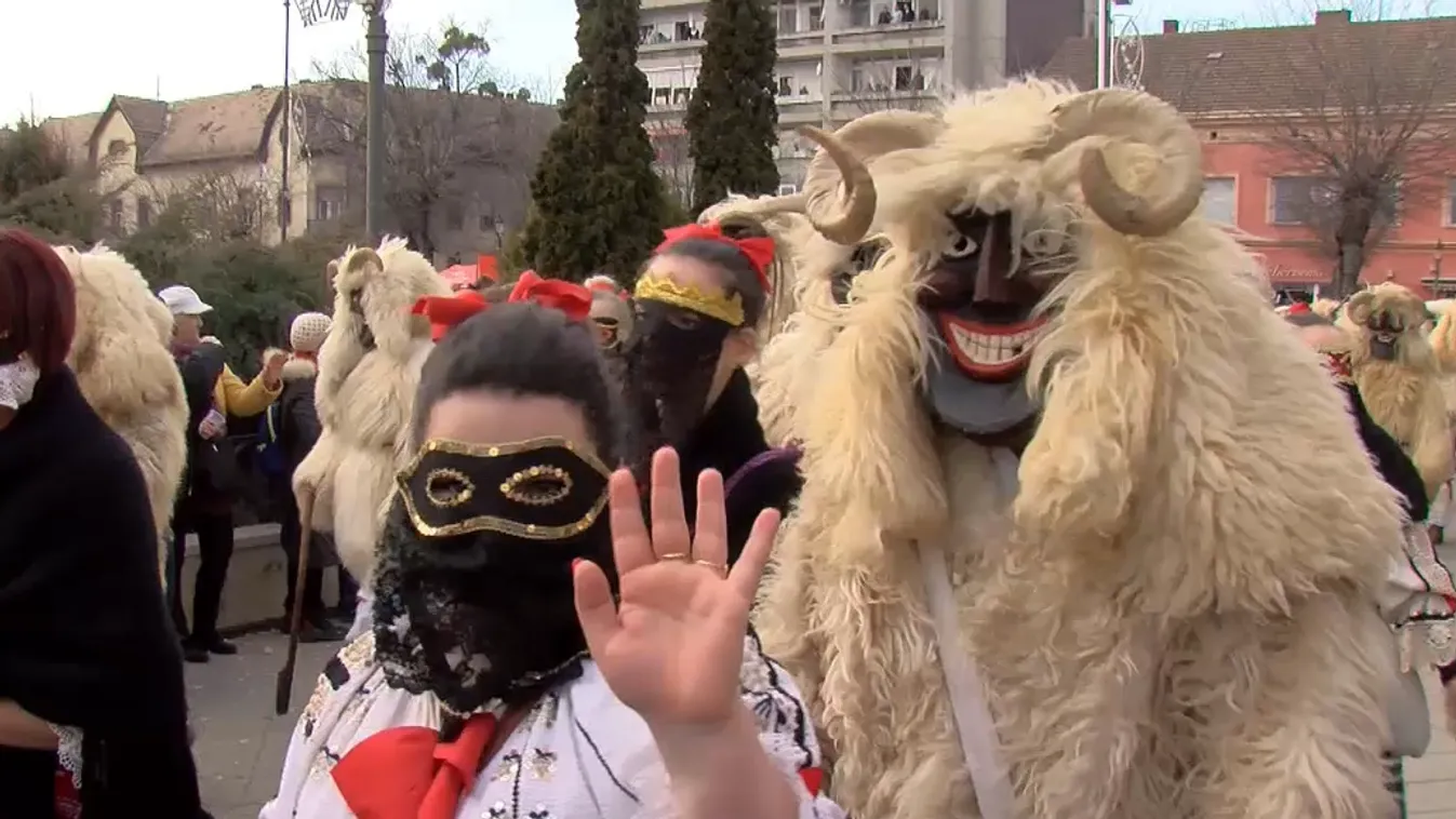 2500 maskarás búcsúztatja a telet a mohácsi busójáráson + videó