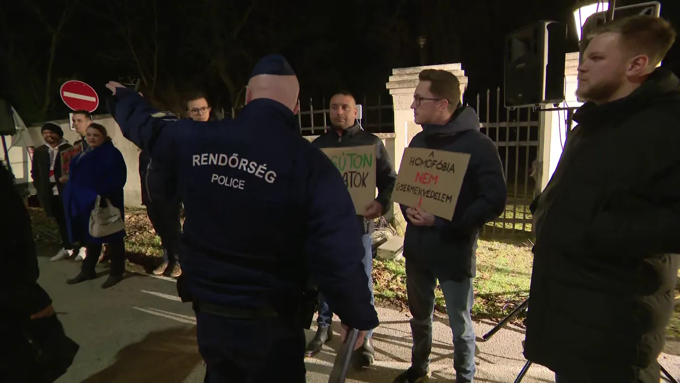 A Momentum és a Mi Hazánk is a bicskei gyermekotthon előtt tüntet