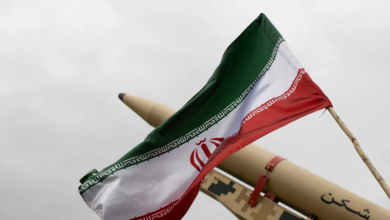 Az iráni Forradalmi Gárda új rakétát tesztelt