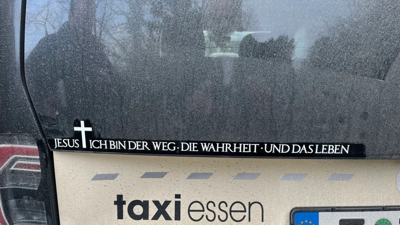 Bibliai idézet miatt bírságoltak meg egy német taxist