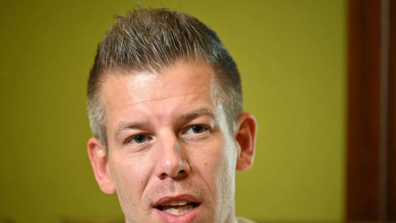 Magyar Péter elismerte, hogy bezárta a feleségét egy szobába