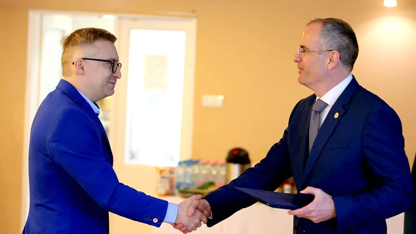 Sajtódíjat kaptak HírTV-sek és egy youtuber is a NAV-től