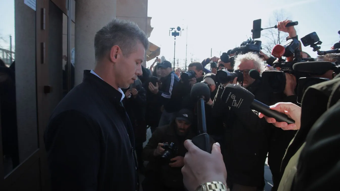 Bayer Zsolt: A takonygerincű