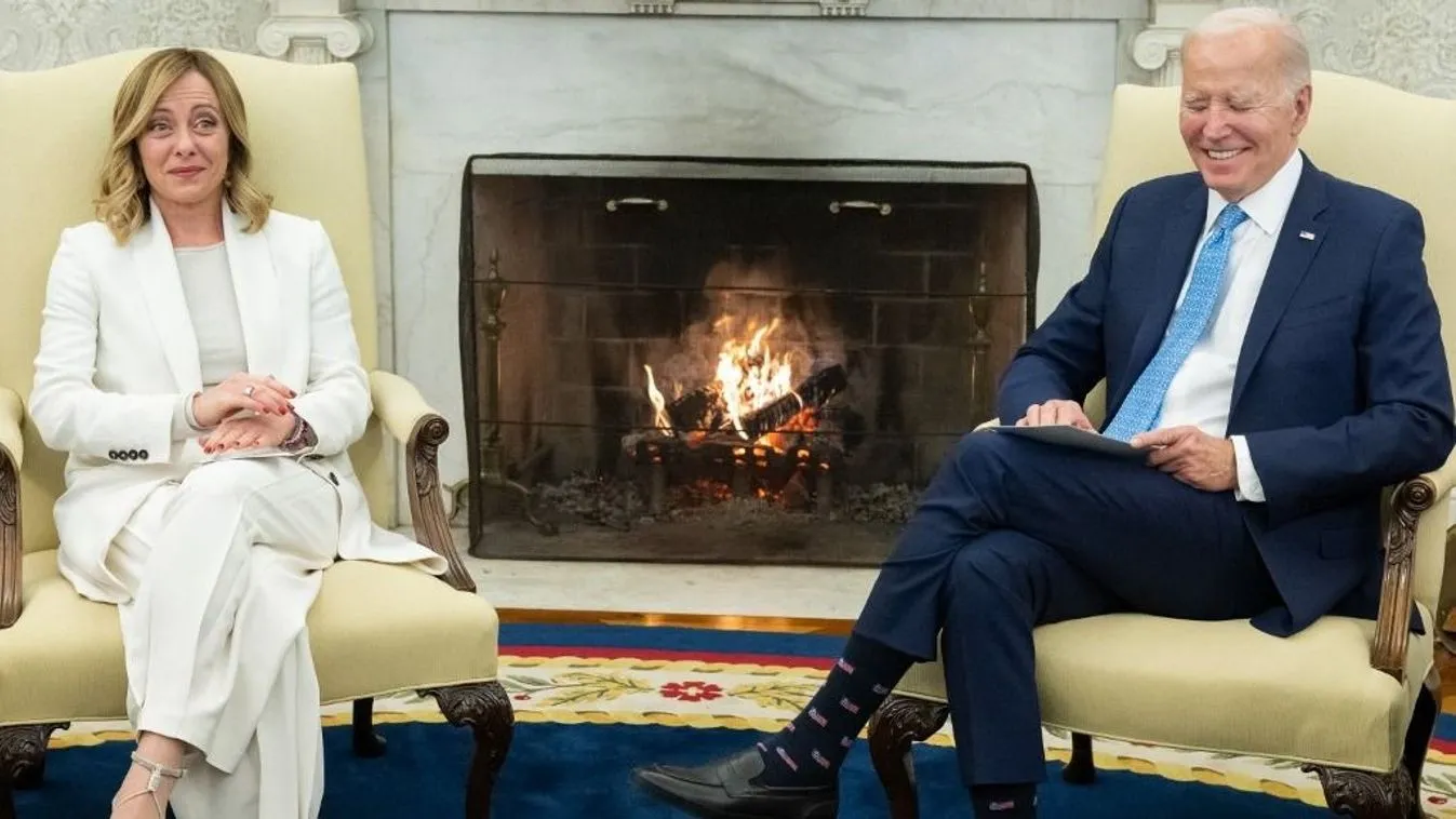 Menetrendszerűen érkezett az új Biden-baki + videó