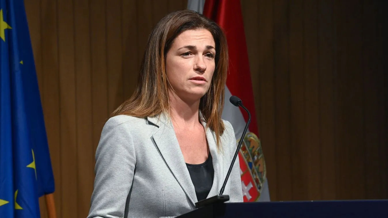 Bayer Zsolt: Egy ágyban az ellenséggel