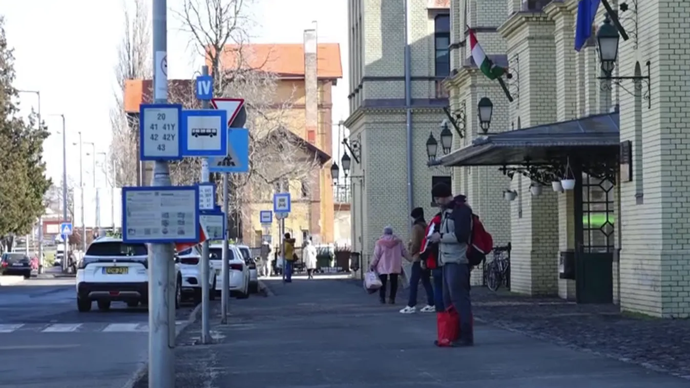 Még mindig nem közlekednek a buszok Pécsett + videó