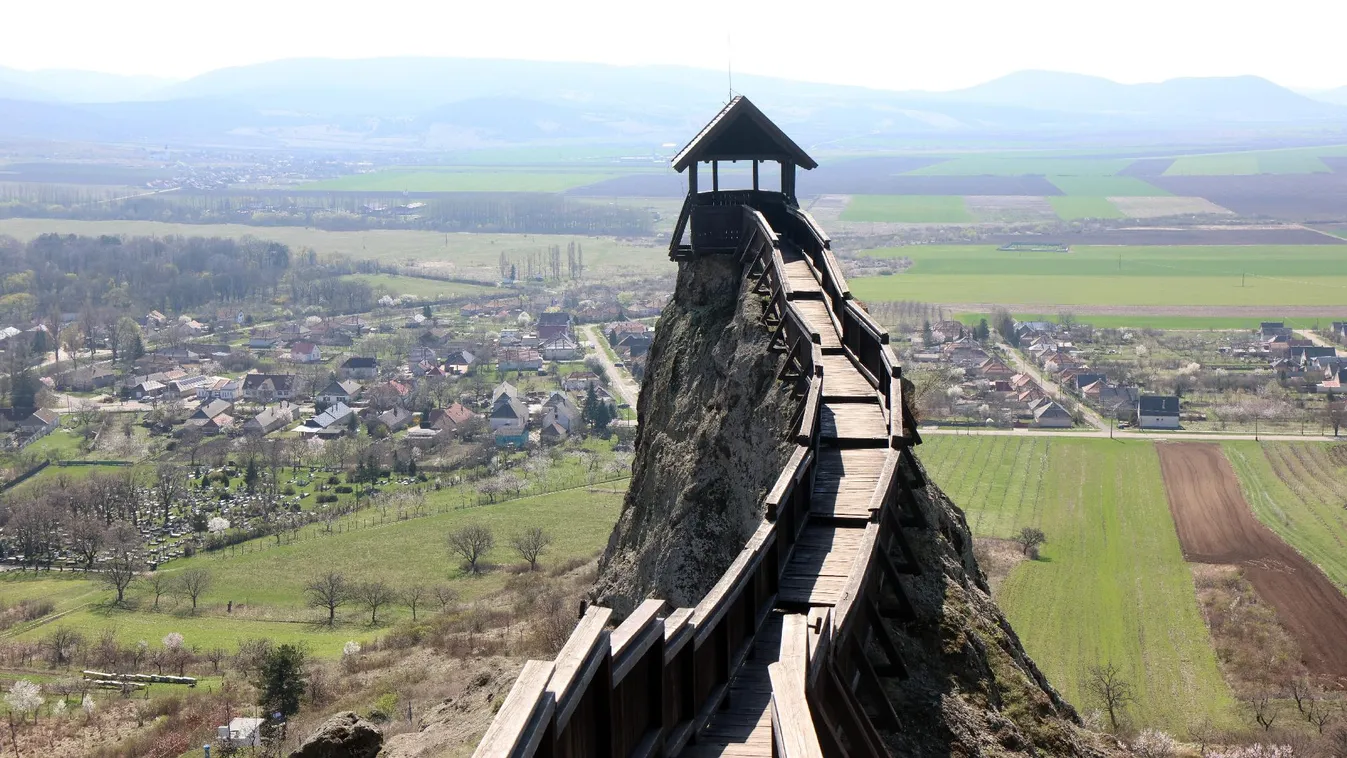 Átadták a helyreállított boldogkői várat