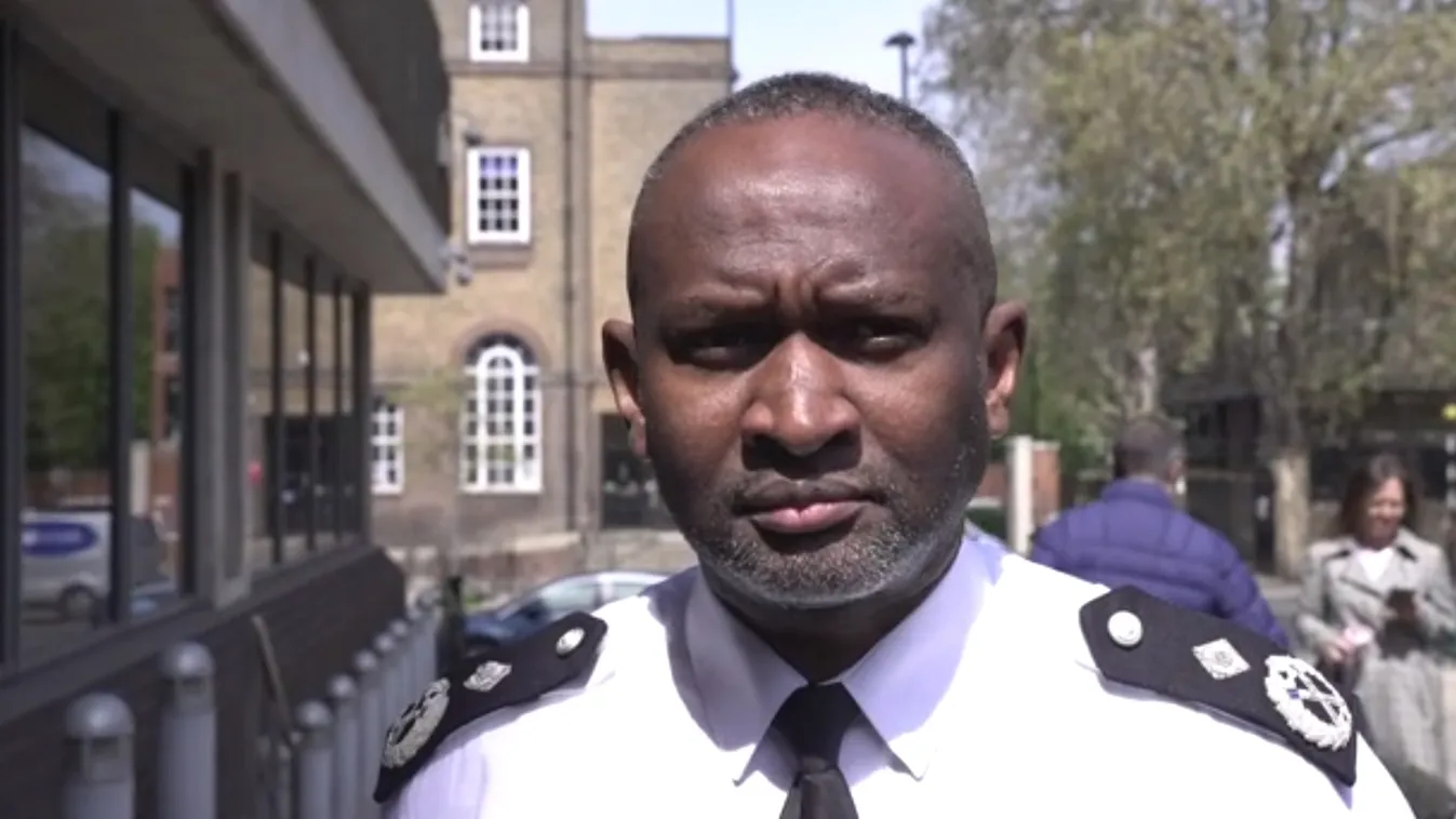 Őrizetbe vettek egy karddal emberekre támadó férfit Londonban