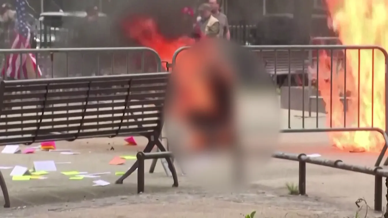 Belehalt sérüléseibe a férfi, aki felgyújtotta magát egy New York-i bíróság előtt