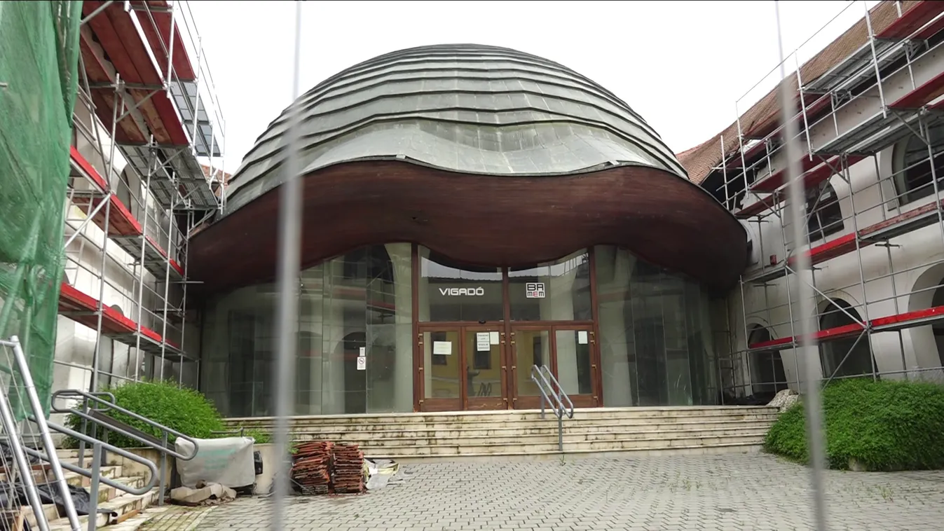 Szigetváron a kivitelező csődje miatt leállt a Vigadó felújítása + videó