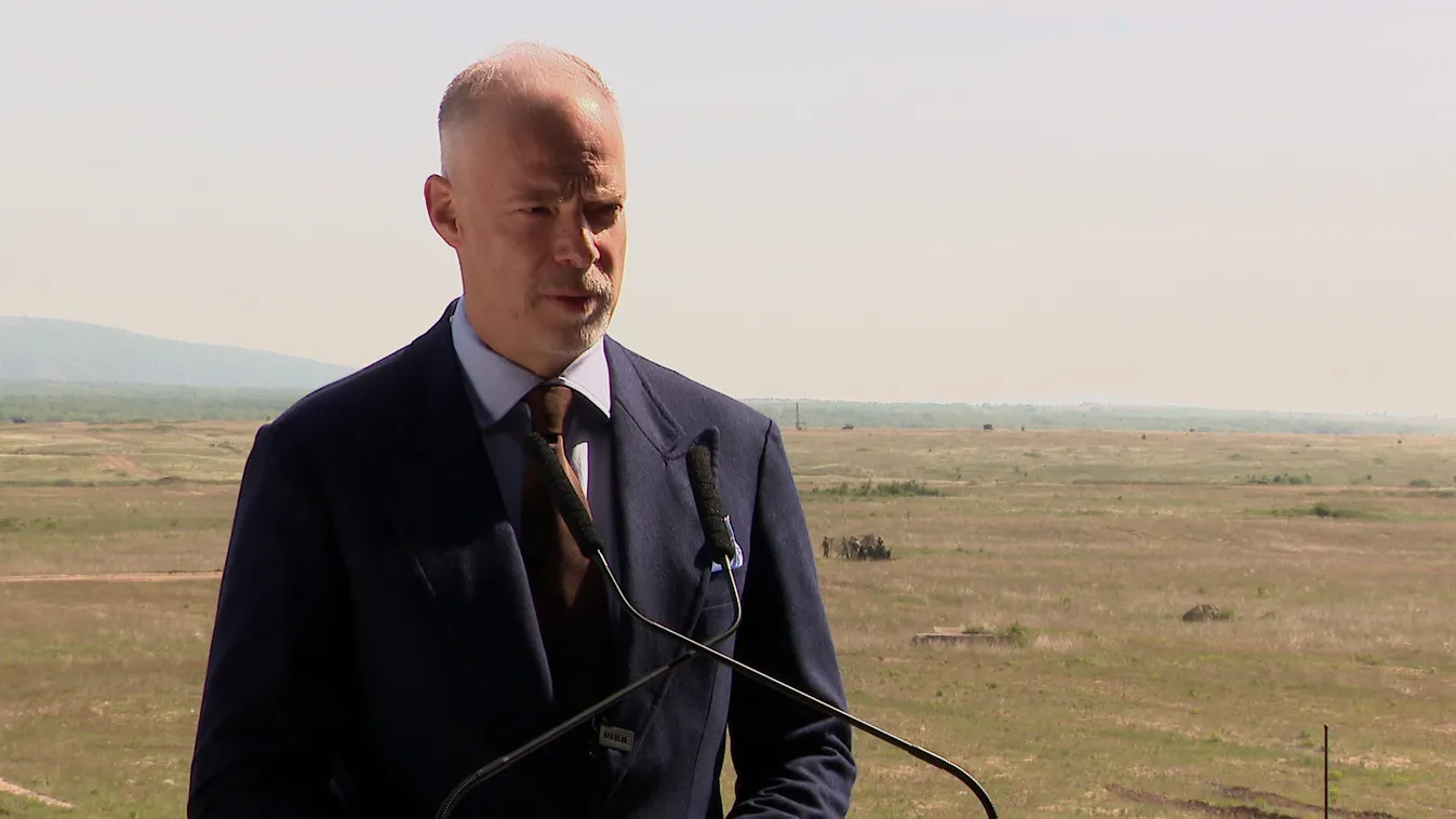 Szalay-Bobrovniczky Kristóf: A magyar kormány és a magyar emberek a békében érdekeltek + videó