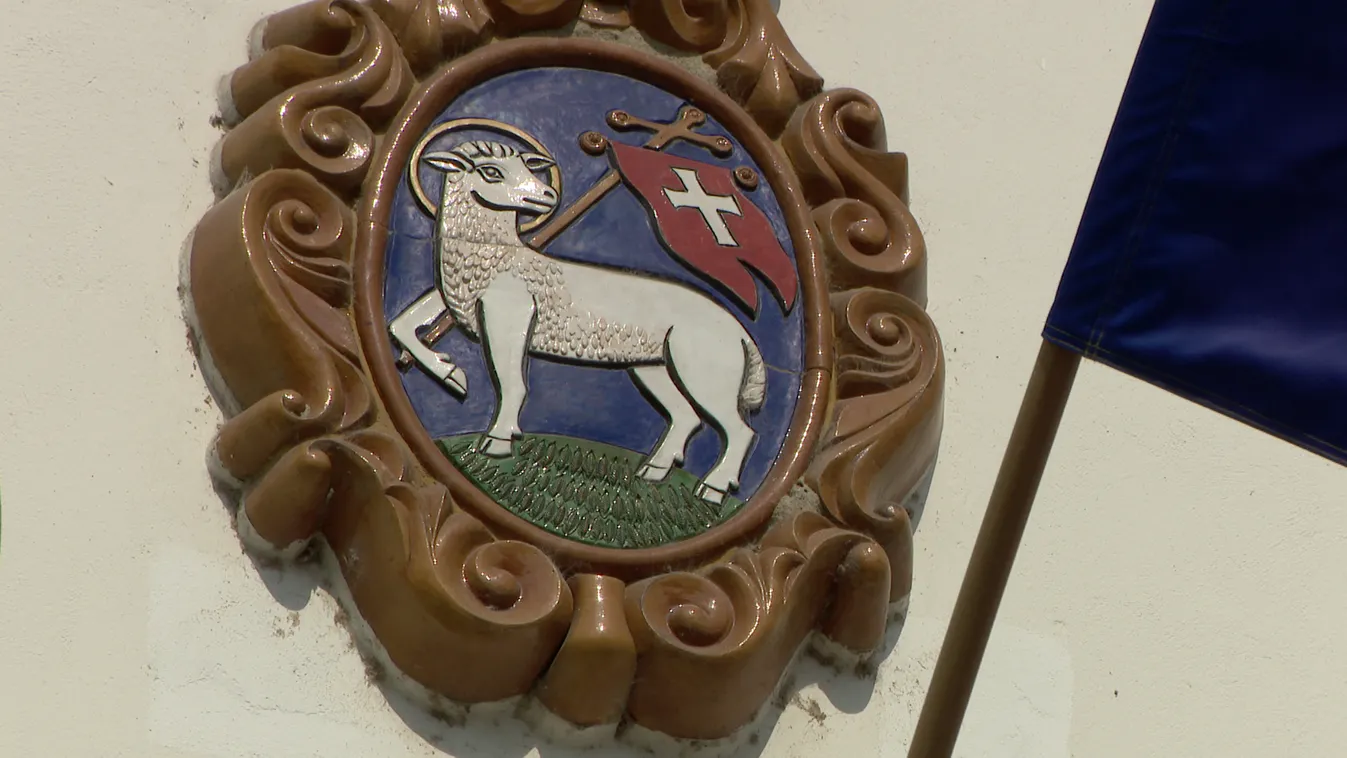Szentendre baloldali polgármestere megtiltotta  egy keresztény jelkép, a bárány használatát + videó
