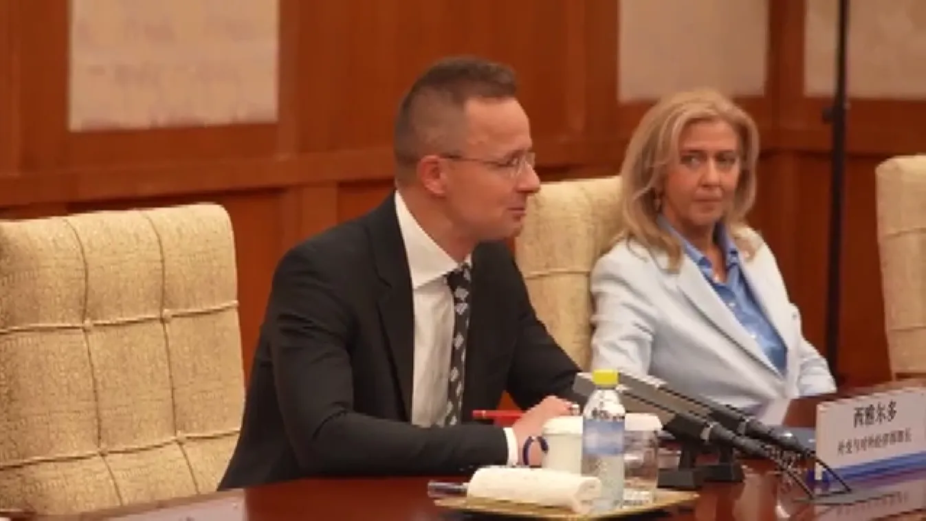 Szijjártó Péter: fel kell erősíteni a békepárti tábor hangját világszerte + videó
