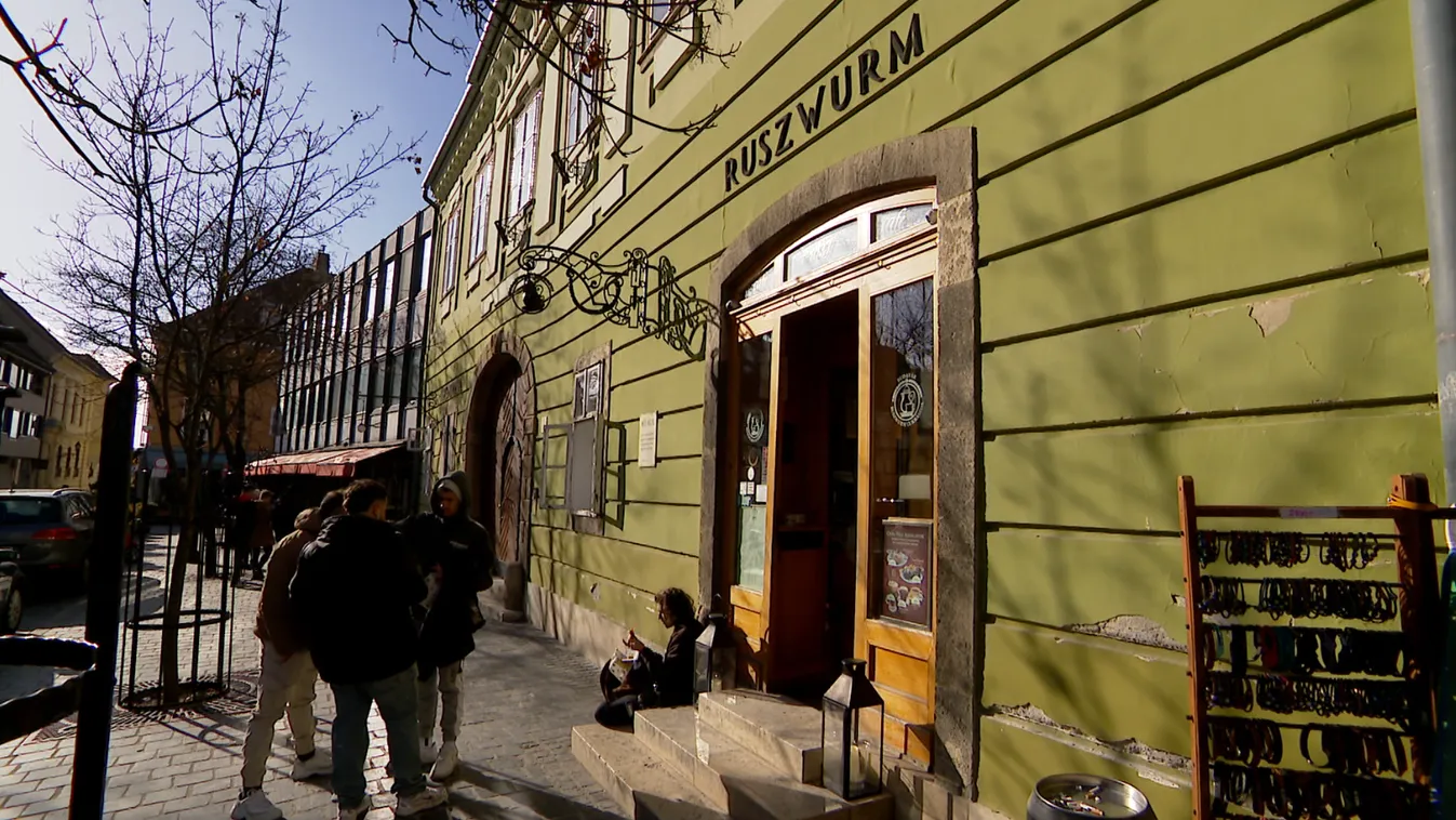 Felszólították a Ruszwurm és a Korona cukrászda tulajdonosát, hogy ürítse ki az üzlethelyiségeit + videó