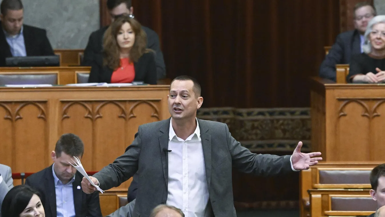 Balos „nagykutyák” kedvelt helyén nyaral a korrupcióval gyanusított MSZP-s politikus