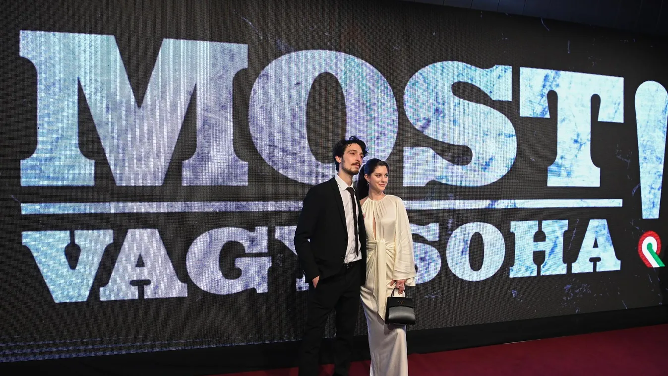 Himnuszt énekelve köszöntötték Erdélyben a Most vagy soha! című filmet + videó